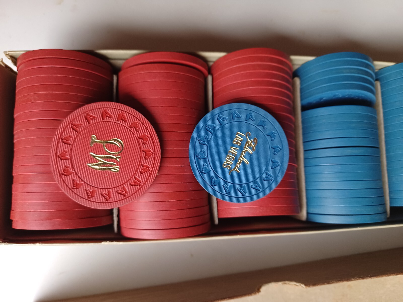 100 Lang's Blue & Red Non Duplicate Club Checks Poker Chips Las Vegas