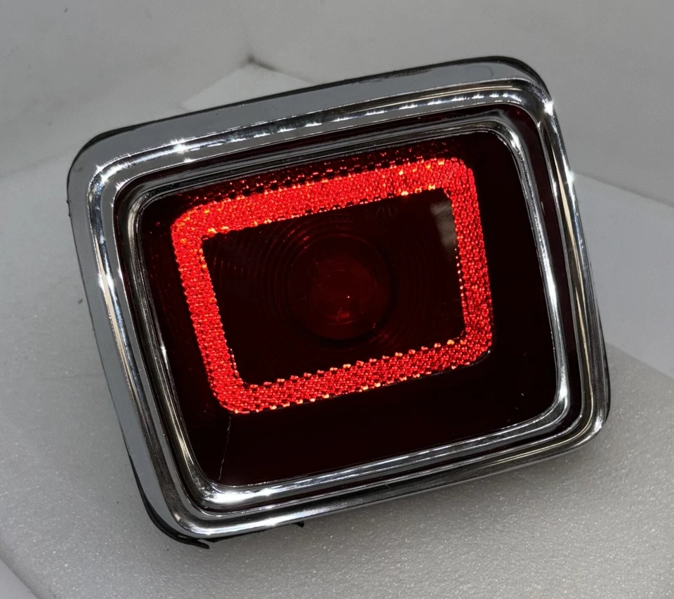 Dodge 330 440 1964 conjunto de lámpara trasera 2449546 2448657 2448655 buen uso. Foto 2 de 4