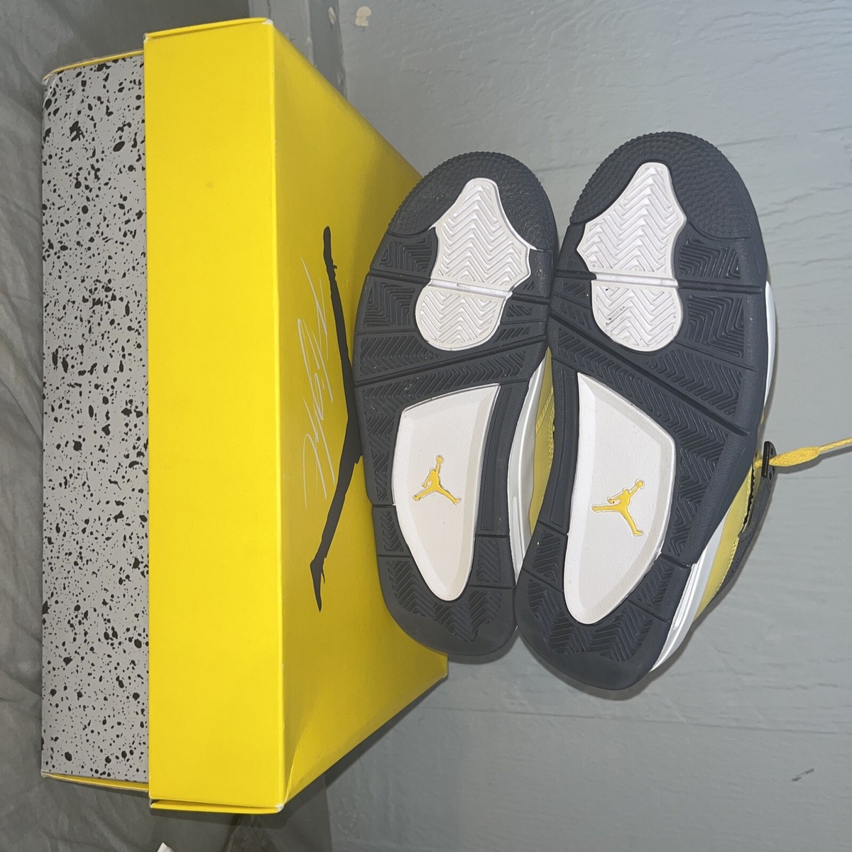 Nike Air Jordan 4 Retro Lightning Tour Yellow 2021 GS Size Nike Air Jordan 4 Retro Lightning Tour Yellow 2021 GS Size