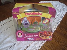 Disney Princess SNOW WHITE the Seven Dwarfs Polly Pocket LIGHT-UP COTTAGE NIP