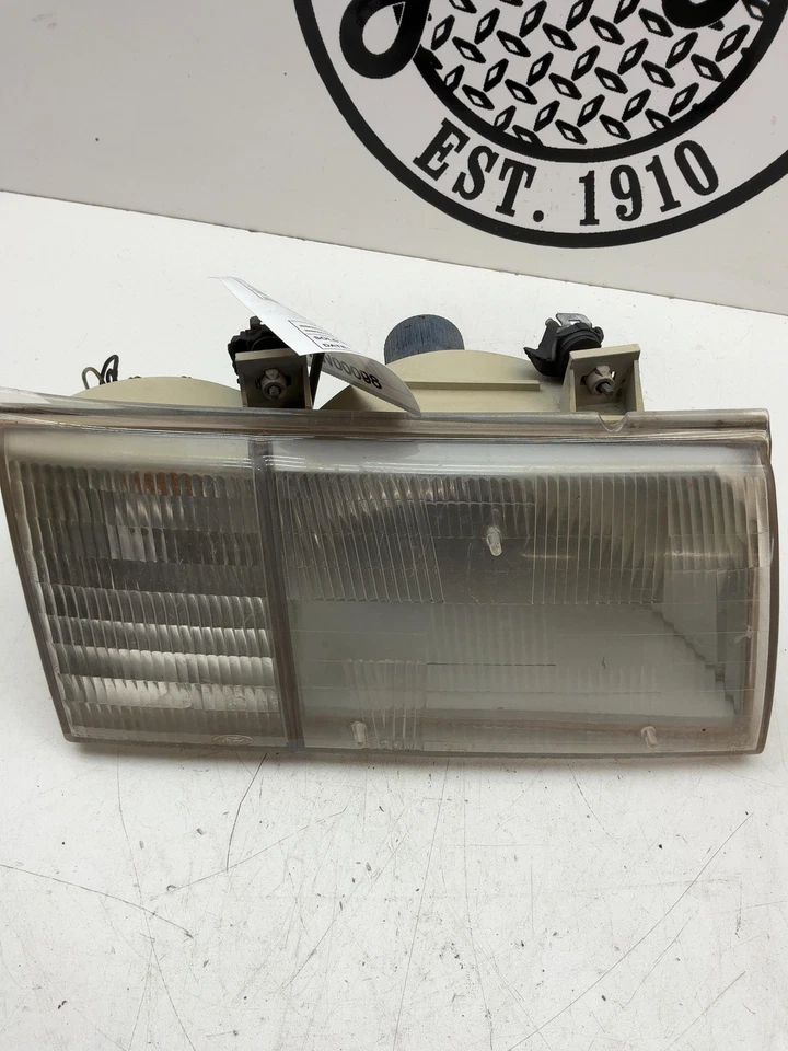 Headlamp Assembly FORD TAURUS Right 89 90 91 - Image 2 of 4