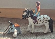 Schleich Pony mit Reiterin, Sattel und Zubehör