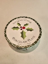 DII (DESIGN IMPORTS) HOLLY SPRIG PLATES SET OF 4 CHRISTMAS PLATES 7.5" NIB