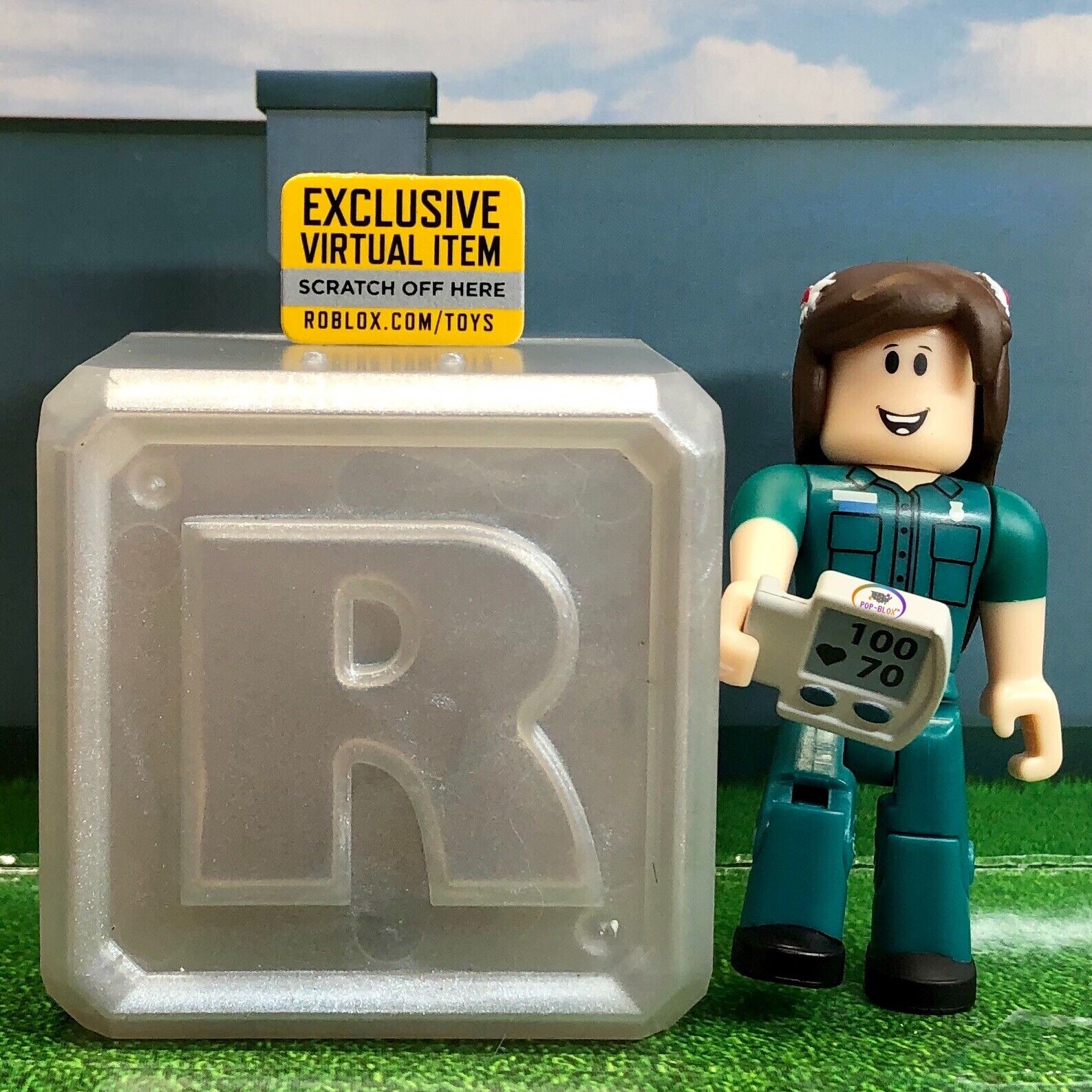 Roblox Celebrity Series 6 Blind Mystery Box Silver Cube Exclusive Virtual  Codes