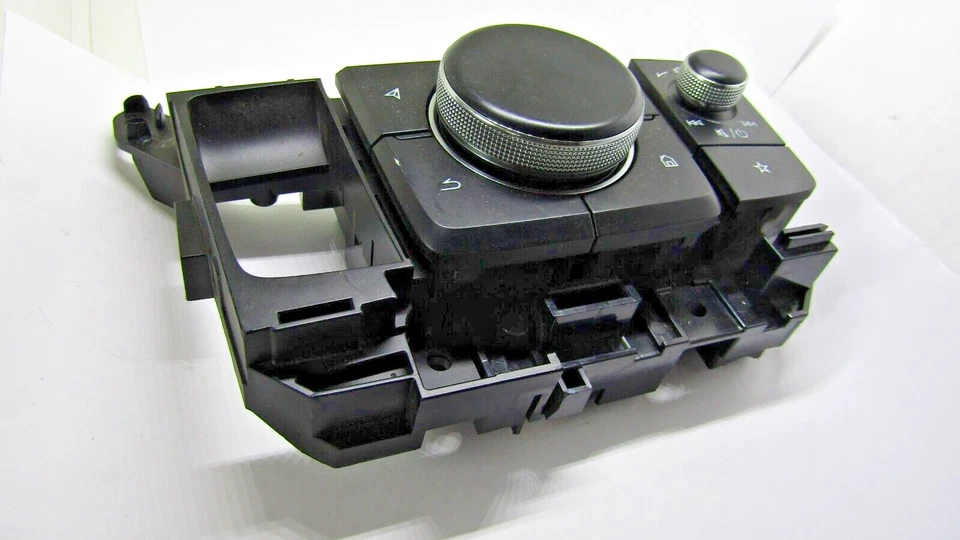 CONSOLA CENTRAL RADIO MEDIOS CONTROL AUDIO INTERRUPTOR BDGF66CM0 MAZDA 3 CX-30 Foto 2 de 4