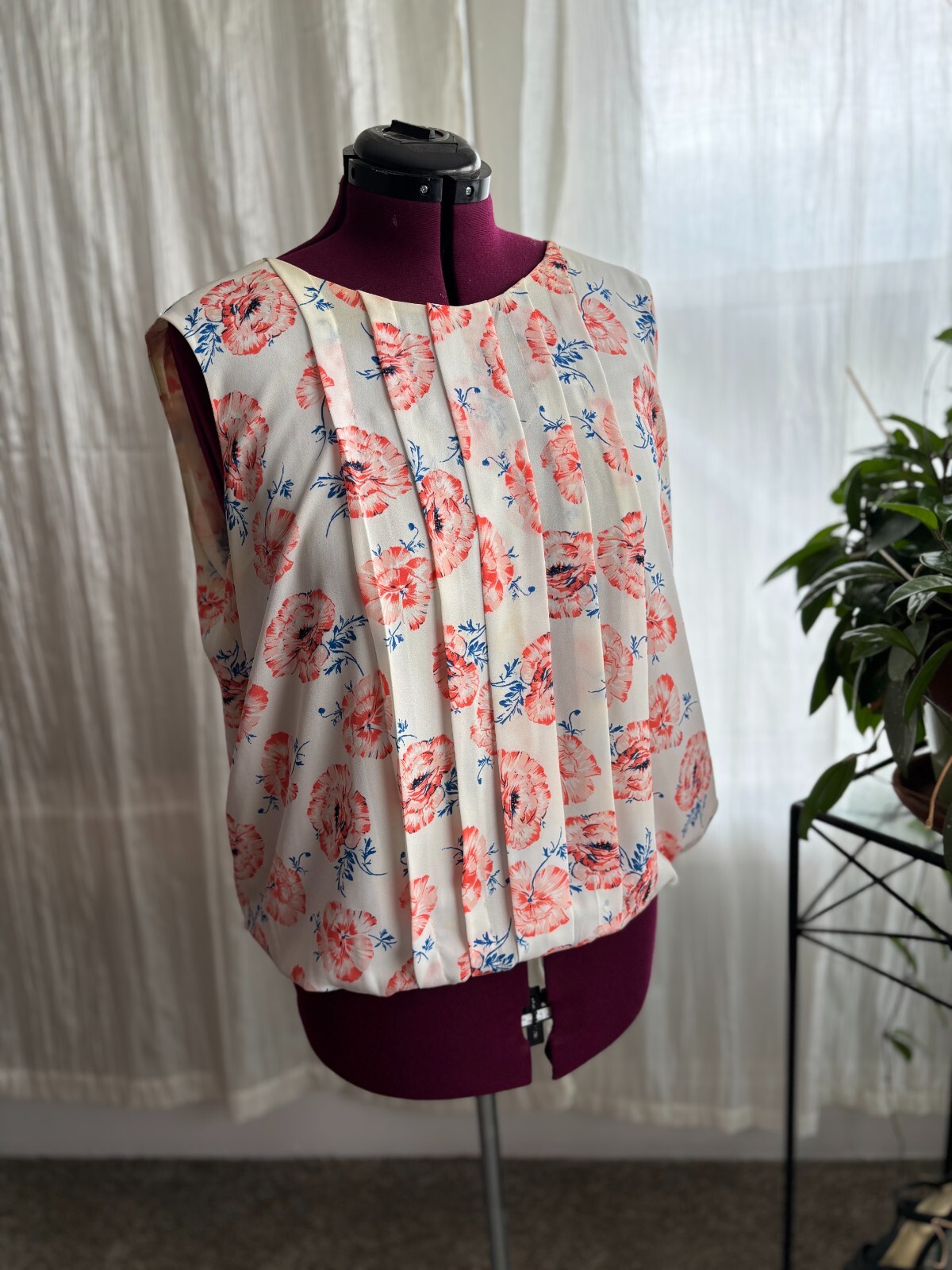 Meadow Rue Anthropologie Pleated Petals Sleeveless Poppy Floral Blouse XL