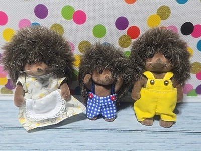 Calico Critters Sylvanian Family Pickleweeds Hedgehog 3 Figures With Outfits