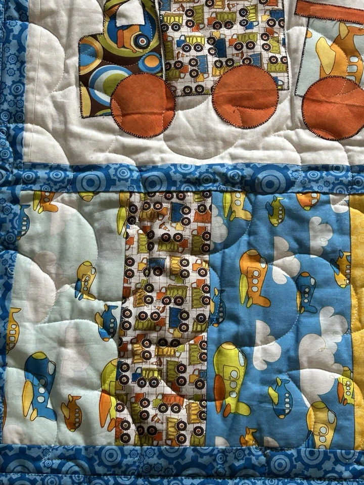Edredón bebé hecho a mano niños aviones trenes y automóviles Foto 2 de 4
