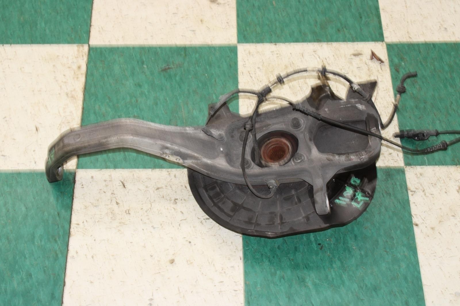 Maserati Ghibli 2014-2017 Front Left Steering wheel hub
