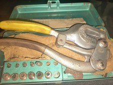 OLDER ROPER WHITNEY METAL PRODUCTS NO. 5 JR HAND PUNCH W/ CASE PUNCHES DIES