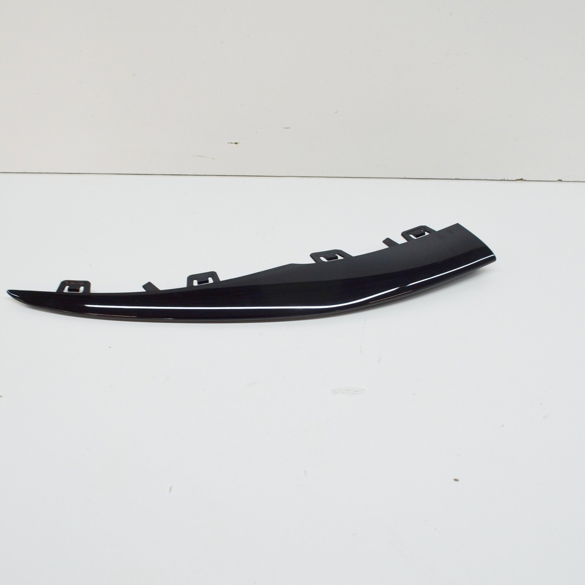 NEW MERCEDES-BENZ C W205 AMG FRONT BUMPER LEFT SIDE MOLDING