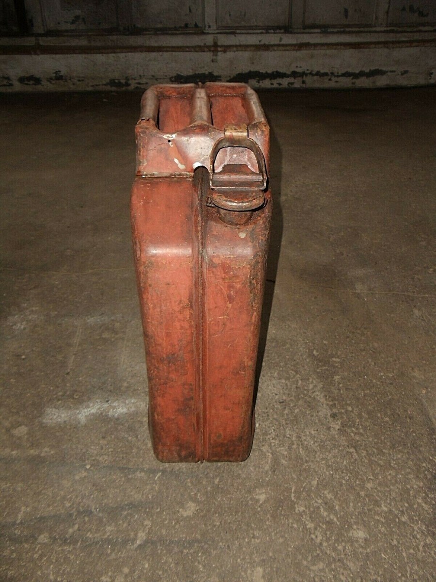 Old Vintage Antique 5 Gallon Army Jerry Gas Fuel Kerosene Can Lock