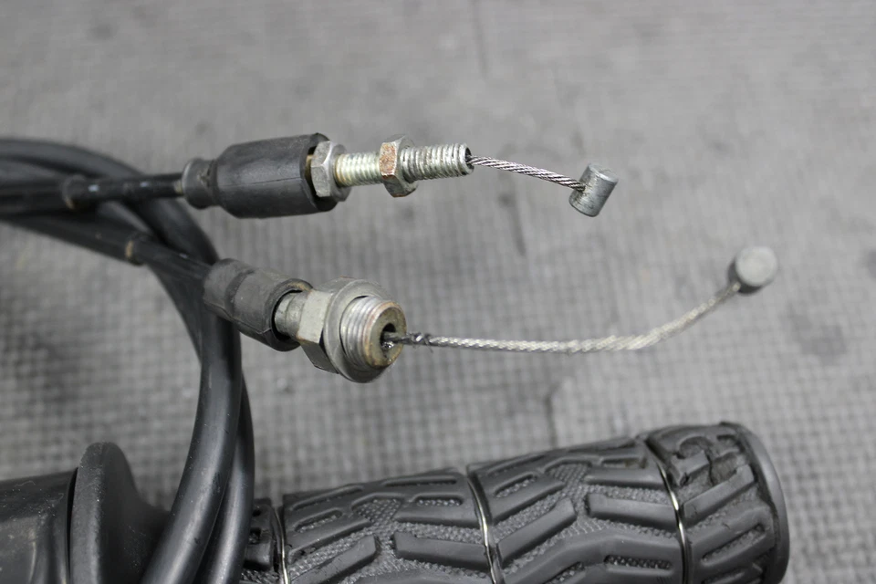 2005 YAMAHA YZ250F OEM RIGHT THROTTLE GRIP ASSEMBLY 5BE-26240-00-00 5BE-26282-00 - Image 4 of 4