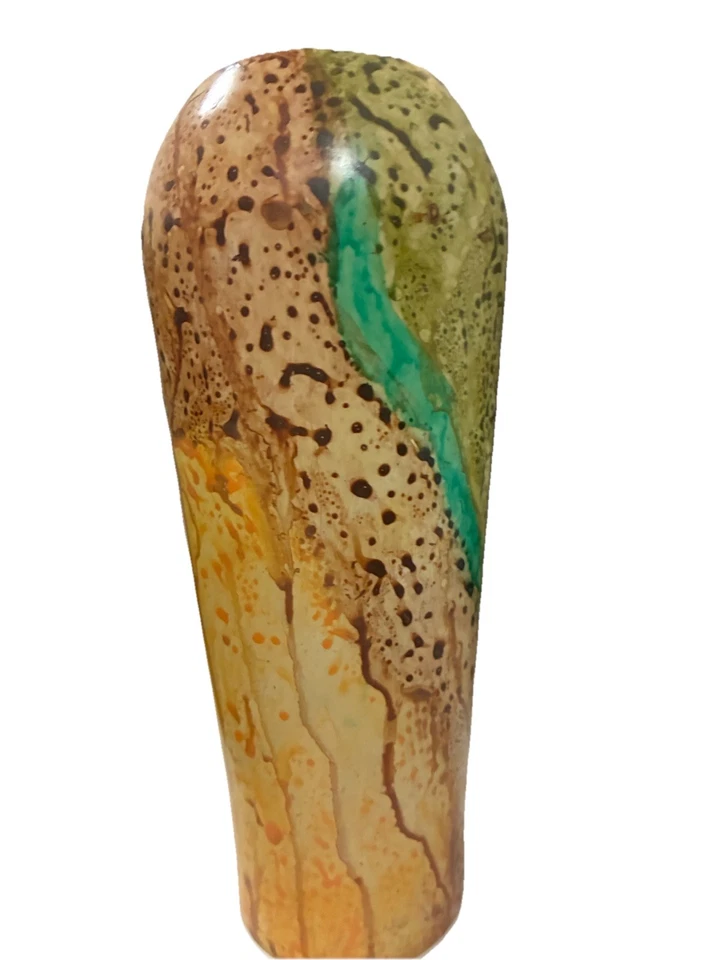 Soapstone vase withgiraffe-like shaped. unique carved glaze artistically - Image 2 of 4