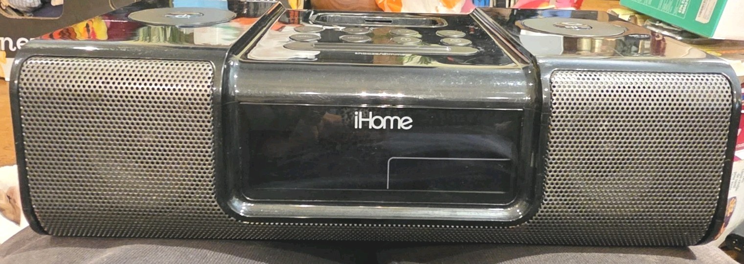 iHome iP9 Dual Alarm Clock Radio Speaker Dock + Remote + Power Cord & Bluetooth