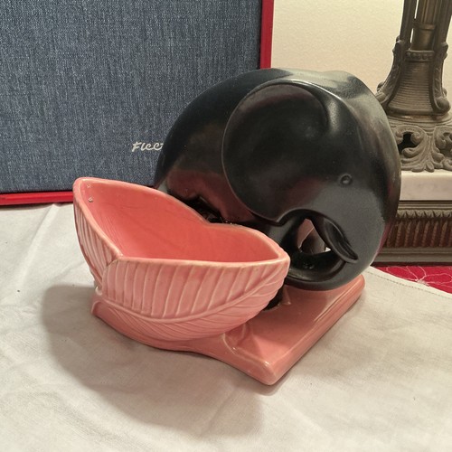 Mid-Century Pink & Black Shawnee Elephant Planter - Very Good Condition - Picture 2 of 7