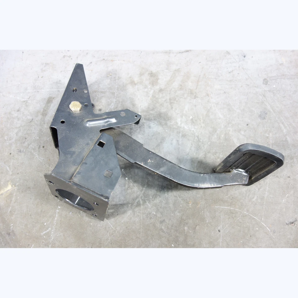 1984-1993 BMW E30 3-Series Automatic Brake Pedal Assembly w Bracket OEM — 第 3/4 张图片