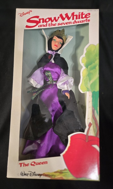 Vintage 1980s Bikin Disney BN-1400 Snow White The Queen 11 1/2" NRB