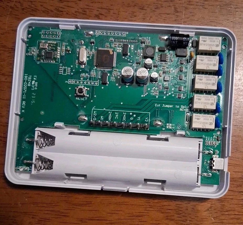 GoControl Z-Wave Thermostat GC-TBZ48 - Image 3 of 4