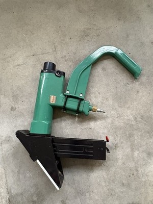 Grizzly Industrial Air-Powered Flooring Nailer Stapler Tool Green Heavy Duty