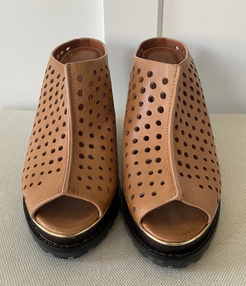 Cuñas de mula recortadas de cuero con punta abierta Rebecca Minkoff marrón talla 7,5 EE. UU. Foto 3 de 4
