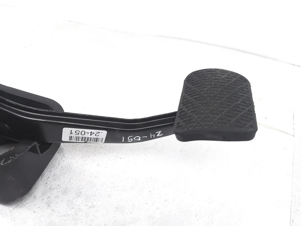 Pedal de freno Mercedes-Benz E300 2017-2019 con montaje de soporte 205-292-04-15 Foto 2 de 4