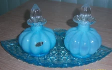 FENTON GLASS 5-PIECE COLOGNE PERFUME VANITY SET c. 1940 + STOPPERS