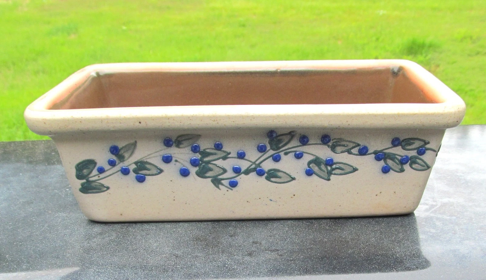 2005 Salmon Falls Pottery Loaf Pan Blueberry Vine
Opens in a new window or tab