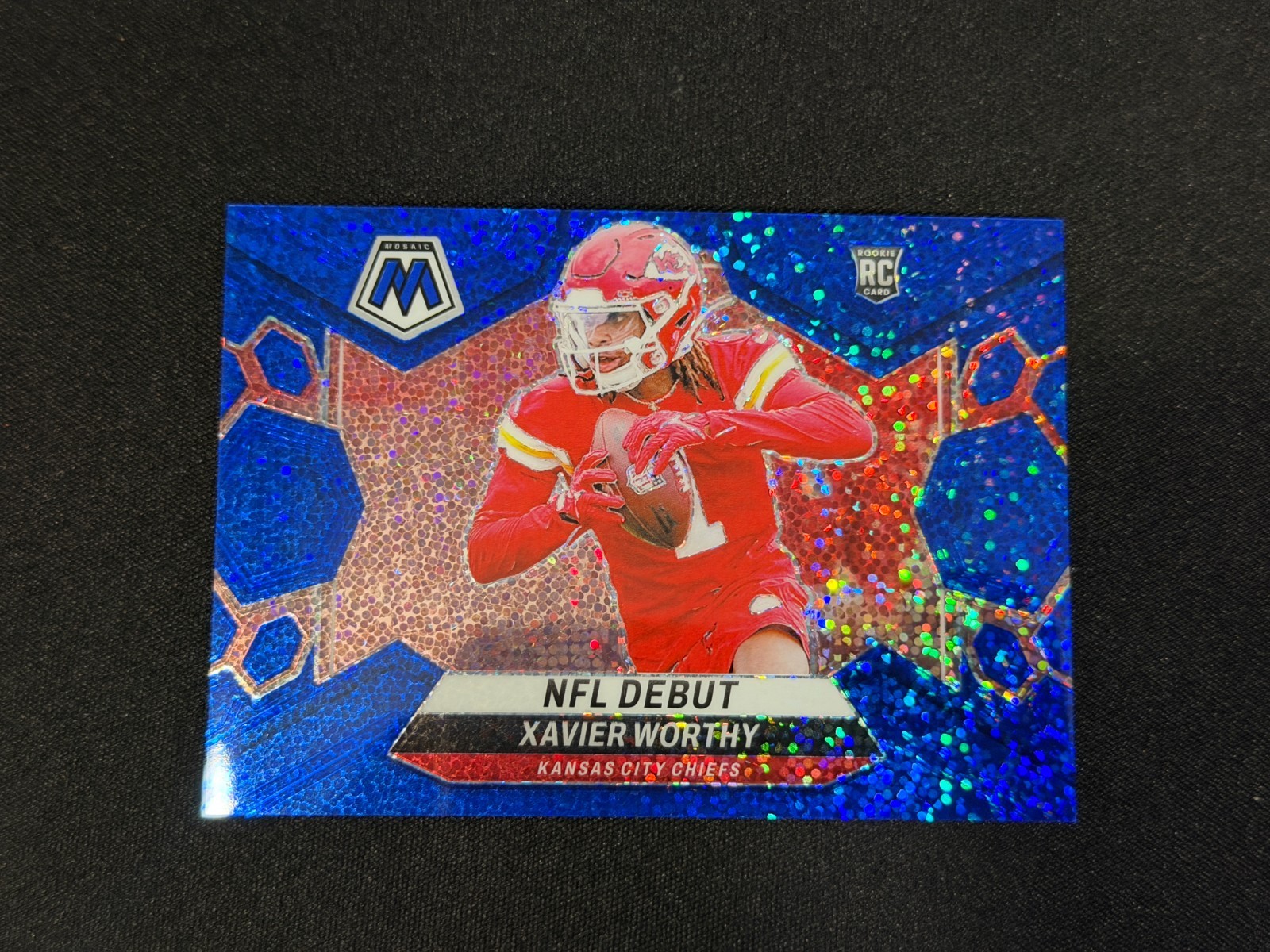 2024 Panini Mosaic - NFL Debut Xavier Worthy #285 Blue Sparkle Prizm /96 (RC)