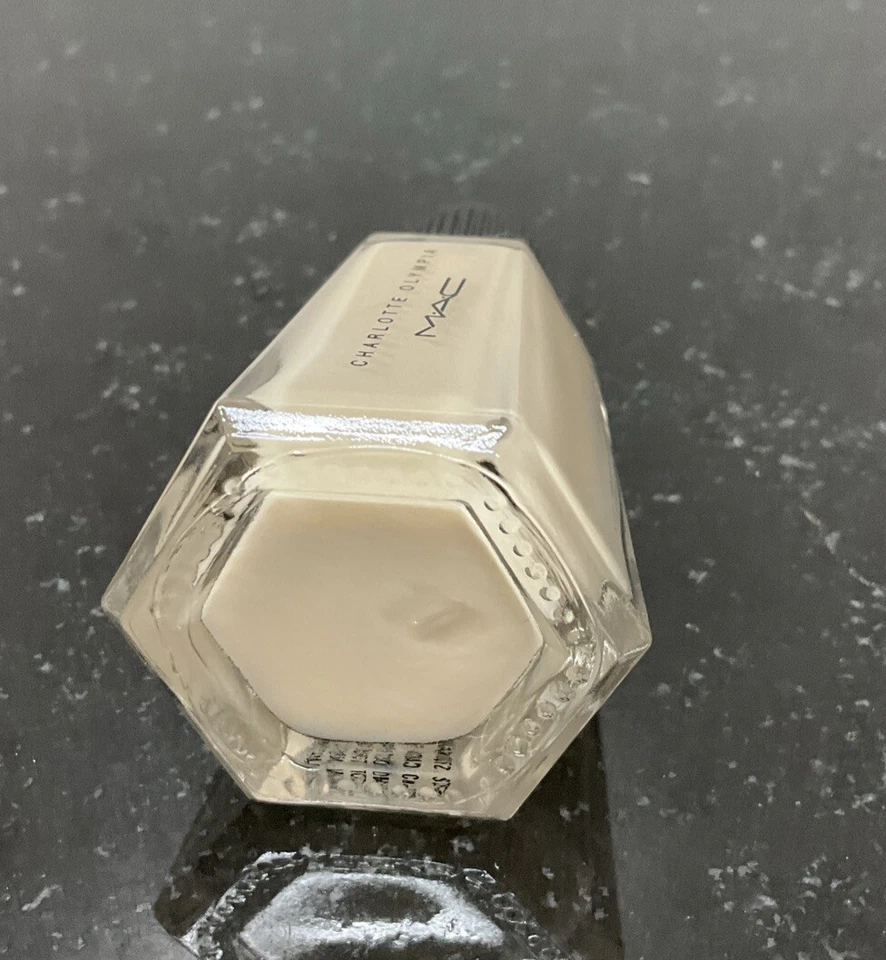 Esmalte de uñas Mac Charlotte Olympia Studio Good Old Days tamaño completo como en la foto Foto 4 de 4