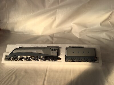 Hornby R099 LNER A4 Class Lok Silver Fox Spur 00