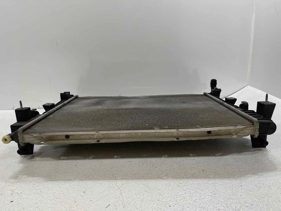 Radiador de refrigeración del motor 9R3Z8005B fabricante de equipos originales Ford Mustang 2005-2010 4,0 L AT Foto 4 de 4