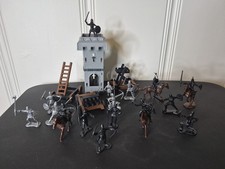 set of plastic medieval knight toy soldiers castle siege accessories 29 Pieces
