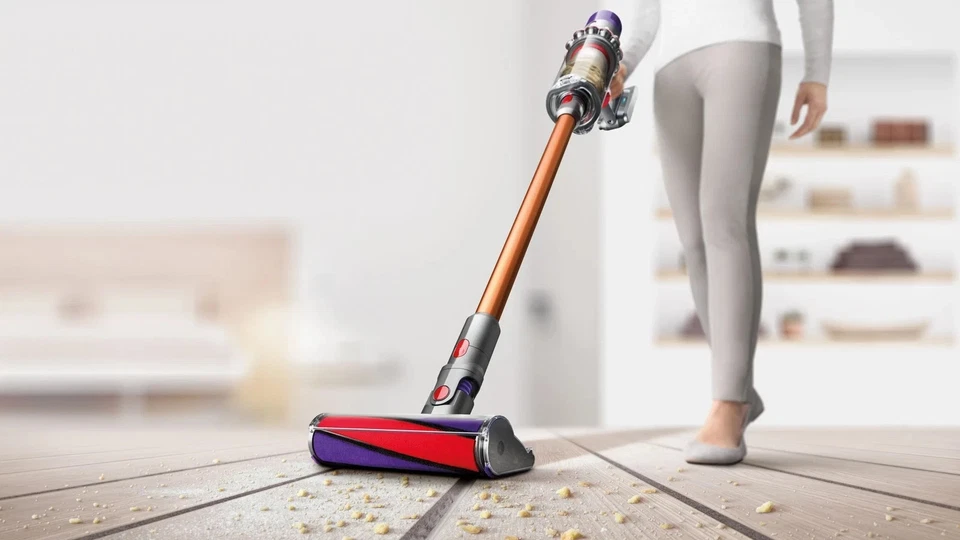 Dyson V10 Cyclone Total Clean Cordless Bagless Stick Vacuum Cleaner + Tools - Image 3 of 4