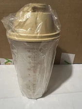 TUPPERWARE NEW TAN  QUICK SHAKE CONTAINER MIXER & Blender Blade Mix Pour Store