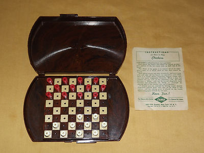 VINTAGE TOY 1942 ES LOWE PLASTIC CHECKERS GAME