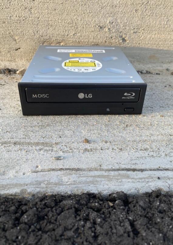 未使用品　LG WH16NS40 Blu-ray Disc Rewriter Amazon.com: LG Electronics WH16NS40 16X Blu-ray/DVD/CD Multi