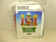 Distlefink Designs Plastic Canvas Kit - Teddy & Gifts Wall/Door Hanging NIP NEW