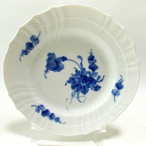 ROYAL COPENHAGEN "BLUE FLOWERS" BRAIDED SWIRL SALAD PLATES RIM BLUE & WHITE - Picture 3 of 9