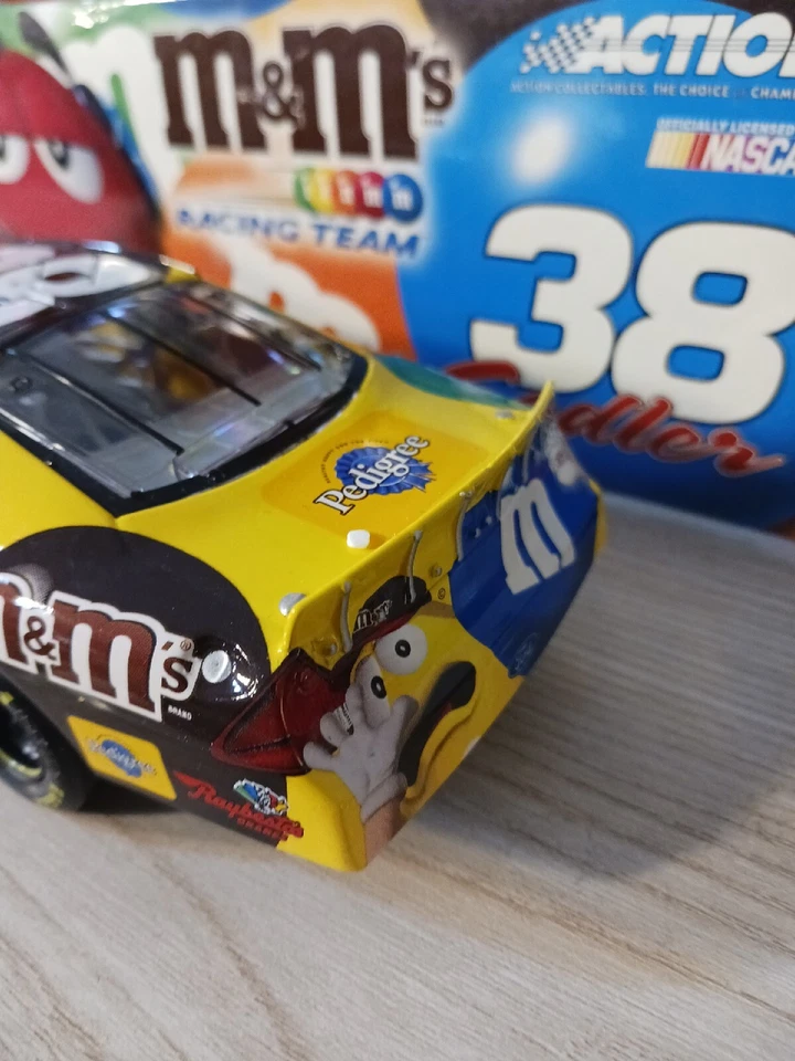 Acción NASCAR M&M's Racing Team Elliott Sadler 2004 Taurus 1:24 Banco 1 de 360 Foto 4 de 4