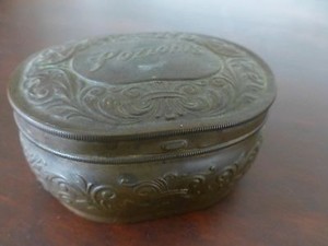 Superb Greant antique Pozzoni's Brass powder puff tin, 1912 [Y8-W6-A9]