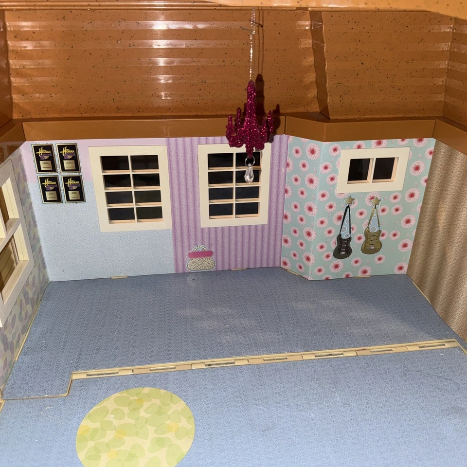 Disney Hannah Montana Malibu Beach House Doll House W/Furniture 40x27 W/doll - Image 4 of 4