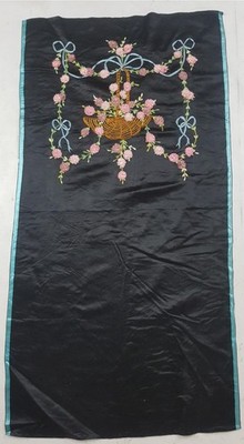 Vintage französischer Korb mit Blumen bestickt Seide Panel 113x58cm 