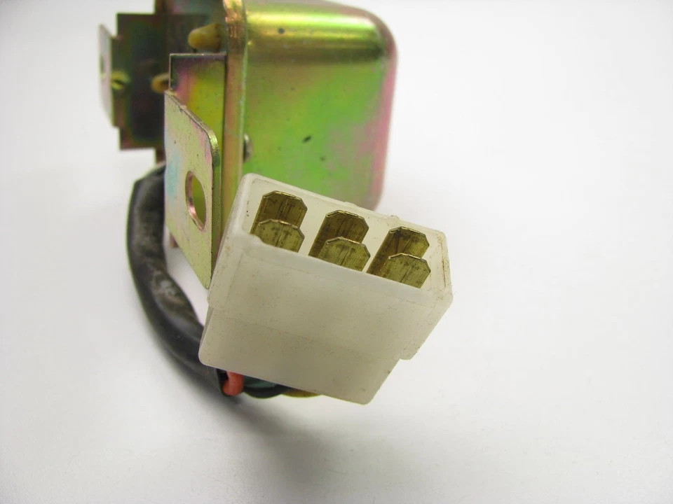 Регулятор напряжения Iapco Q-1720-004 для 1972-77 Datsun 610 710 1,8 л 2,0 л - Изображение 3 из 4