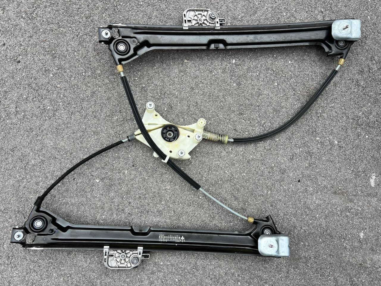 Maserati Ghibli 2017 OEM Front Left Door Window Regulator w/ Motor – 6700098160