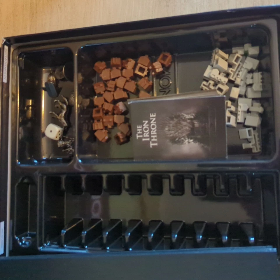 MONOPOLY GAME OF THRONES COLLECTORS EDITION - Image 4 of 4