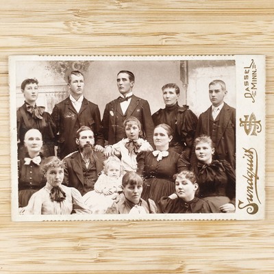 Dassel Minnesota Family Cabinet Card c1895 Named Men Women Group Photo Art C3075