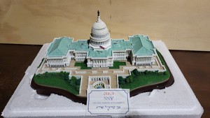 The Danbury Mint U.S. Capitol Great Buildings Sculpture