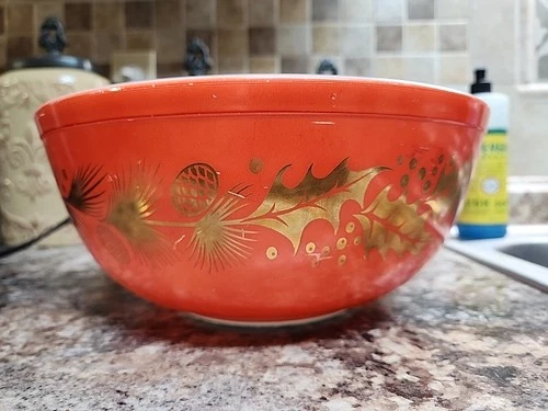 Pyrex Golden Pinecone Holly Leaf 4 qt Large Mixing Bowl  #404 Red Christmas 1960