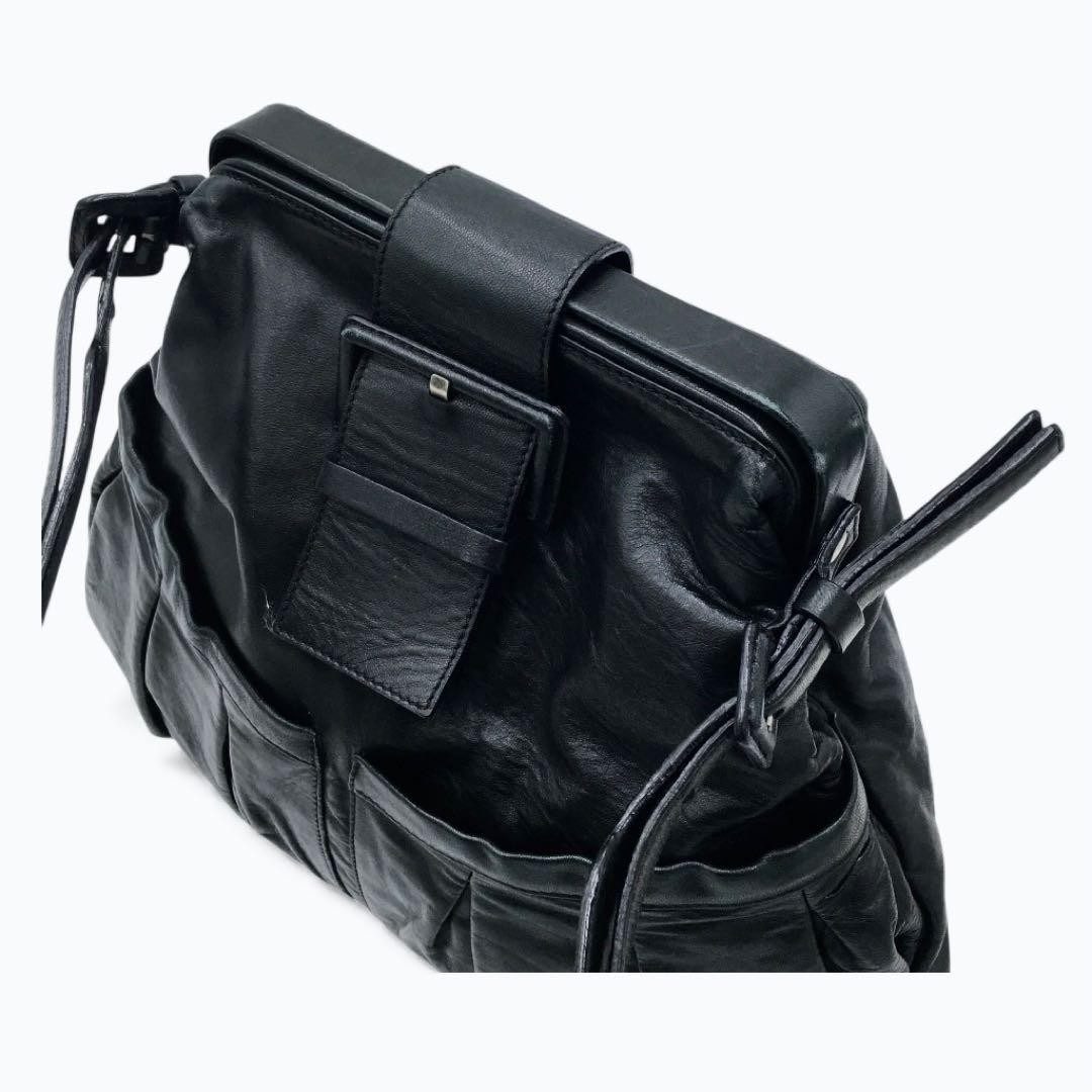 GIVENCHY Leather Shoulder Bag in Black thumbnail 3